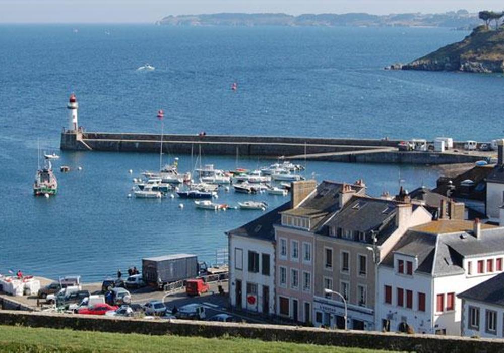 Iles dans le Golfe du Morbihan pres de l'hotel de la Plage Saint Pierre Quiberon en Bretagne Sud