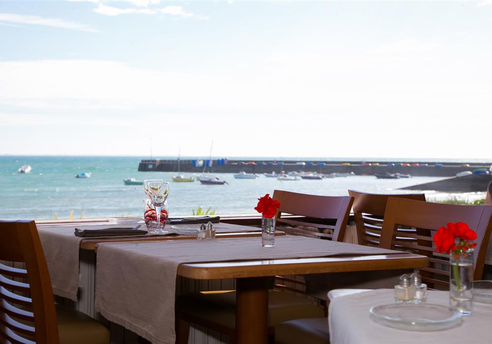 Restaurant avec vue mer à l'hotel de la Plage Saint Pierre Quiberon en Bretagne Sud