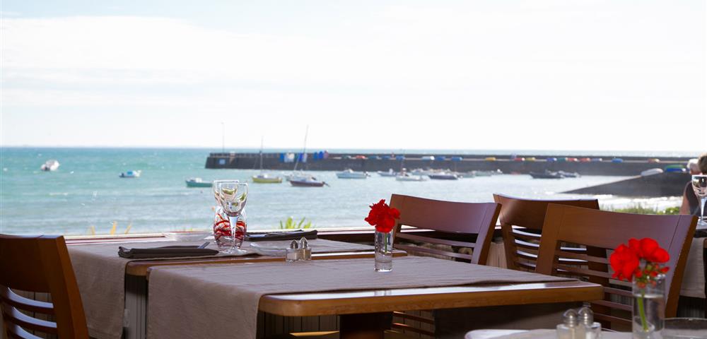 Restaurant avec vue mer à l'hotel de la Plage Saint Pierre Quiberon en Bretagne Sud