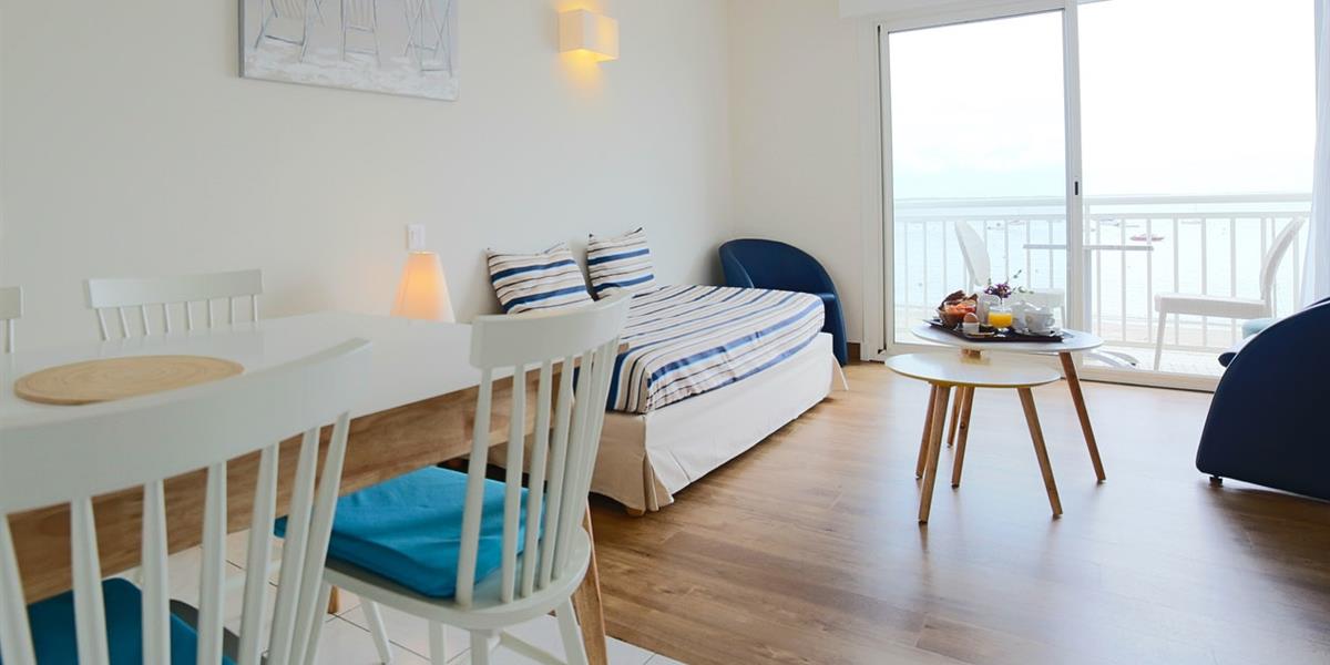 Appartement ou studio avec balcon et vue mer à l'hotel de la Plage Saint Pierre Quiberon en Bretagne Sud